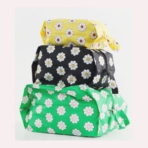 BAGGU Daisy 3D Zip pouch (black one only)